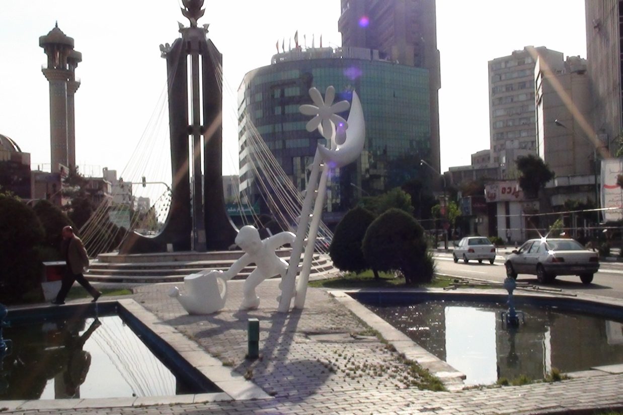 مجسمه "شازده کوچولو" شخصیت رمان فلسفی دو‌‌‌‏سنت اگزوپری در میدان فاطمی تهران. (اپک تایمز)