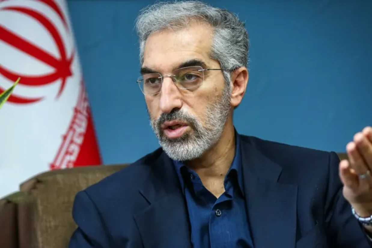 معاون امور هنری وزارت فرهنگ و ارشاد، اخبار درباره صدور مجوز برای سه خواننده «رپ» را تکذیب کرد و گفت خوانندگان رپ اگر موسیقی پاپ بخوانند مجوز دریافت می‌کنند