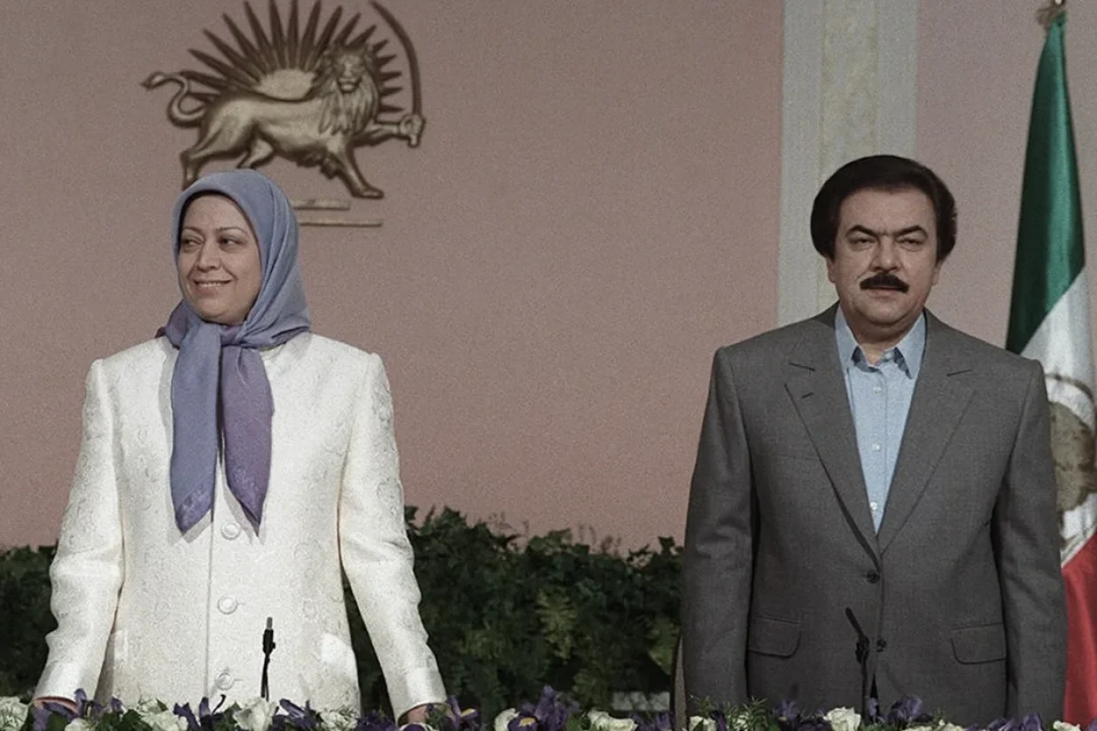 بیانیه منتسب به مسعود رجوی که سازمان مجاهدین خلق منتشر شده است و در آن از بیانیه میرحسین موسوی حمایت‌شده، با واکنش‌هایی مواجه شده است.