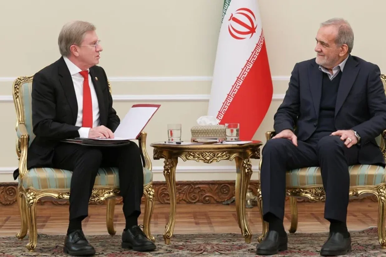 خبرگزاری رویترز گزارش داد در بحبوحه آمادگی تهران و مسکو برای امضای توافقنامه جدید، یک هیئت روسی در روز دوشنبه در تهران با مسعود پزشکیان دیدار کرد.