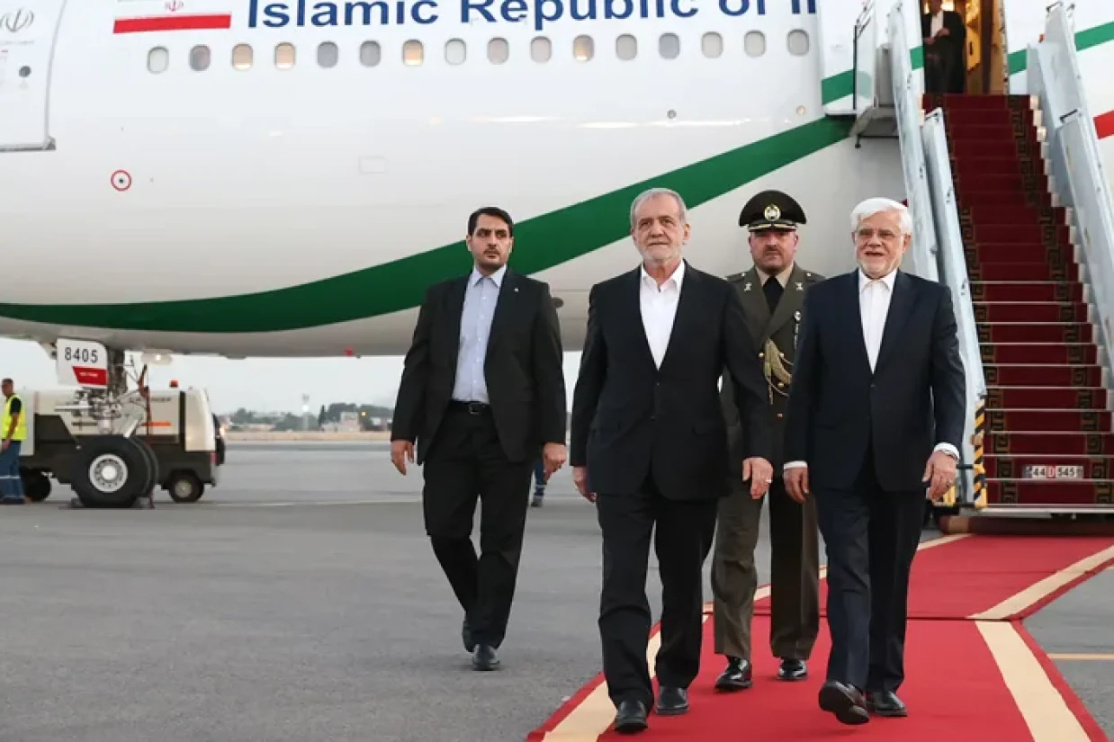 در جریان سفر مسعود پزشکیان و هیات همراه به شهرهای بغداد، اربیل، نجف و بصره عراق سند همکاری‌های رسانه‌ای ایران و عراق به امضای وزرای امور خارجه دو کشور رسید.