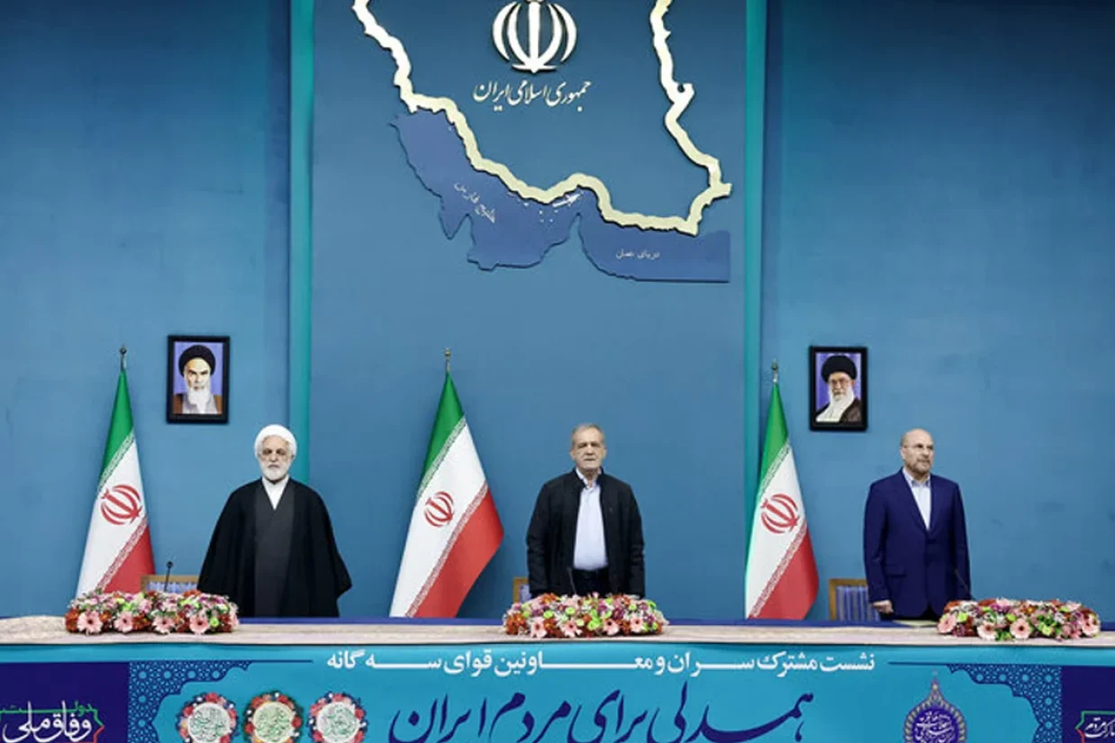 مسعود پزشکیان در نشست مشترک با سران سه قوه خواستار تغییر نگاه به قشر سرمایه‌دار شد و گفت که سرمایه‌داران را نباید به عنوان «آدم بد» و «استعمارگر» تلقی کرد.