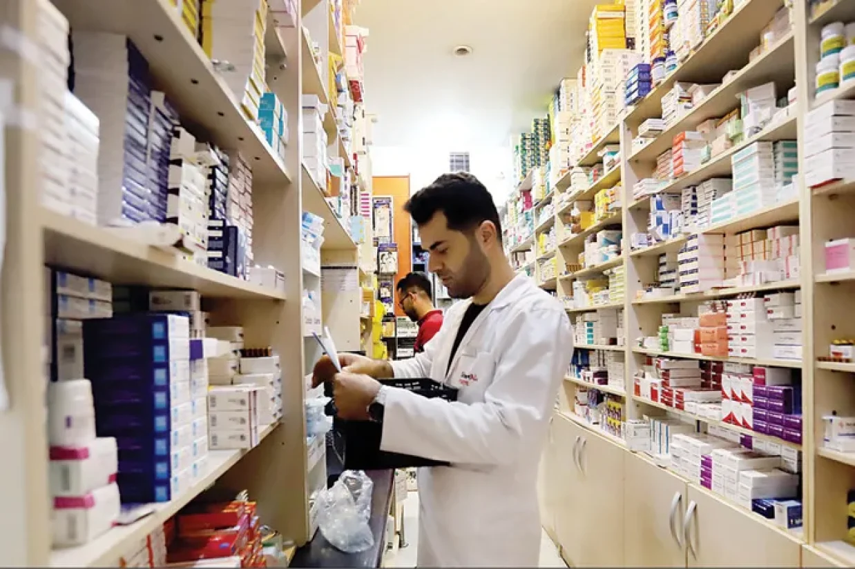 بازار داروهای اعصاب و روان و رشد اختلالات روانشناختی در ایران دچار بی ثباتی شده است. خودکشی به عنوان یکی از پیامدهای اساسی این اختلالات روانشناختی، در سال‌های اخیر افزایش یافته است.