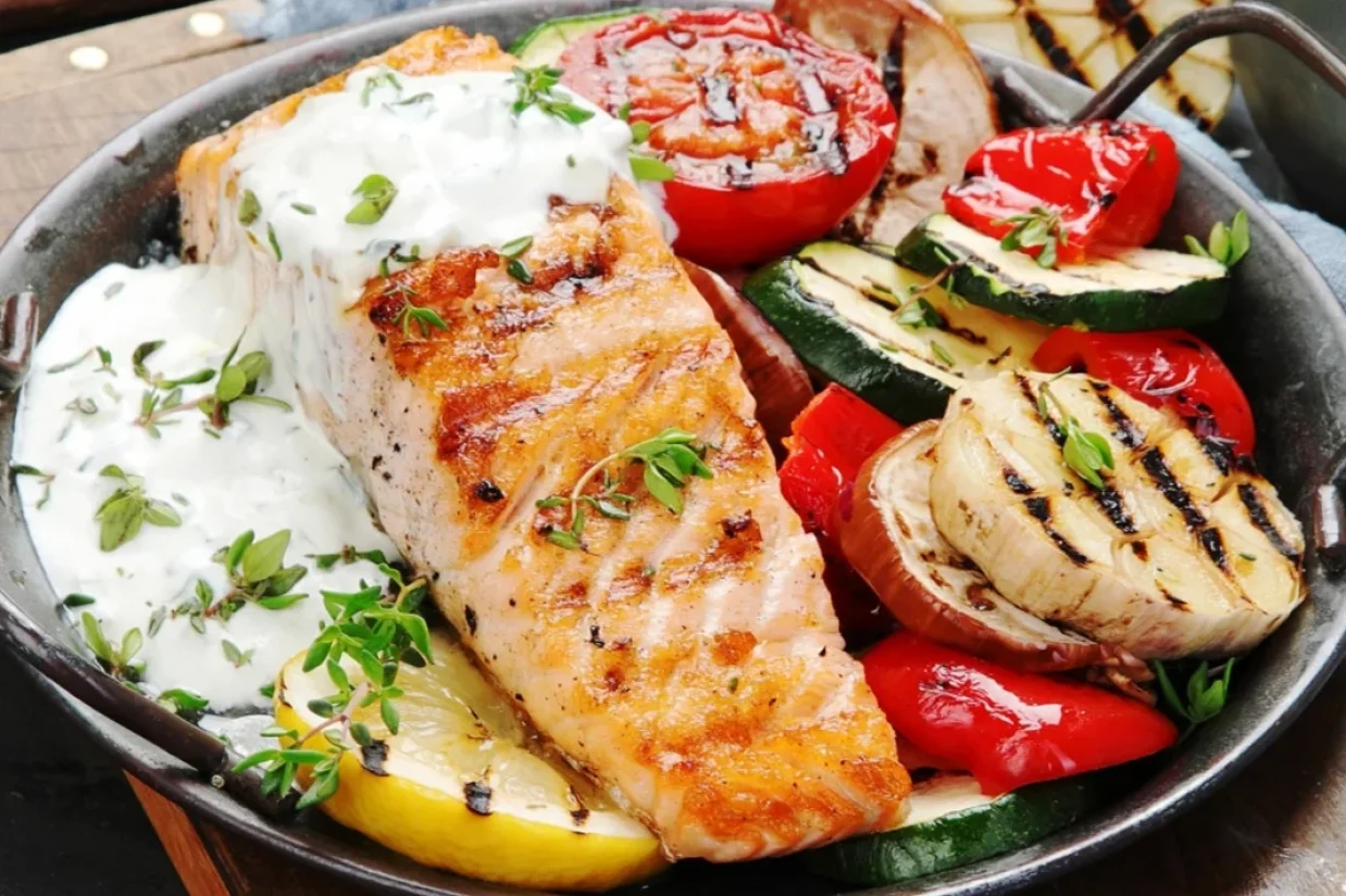 رژیم مدیترانه‌ای با تکیه بر میوه، سبزیجات و روغن زیتون می‌تواند در کاهش علائم سندرم روده تحریک‌پذیر مؤثرتر از رژیم پیچیده با فودمپ پایین عمل کند.