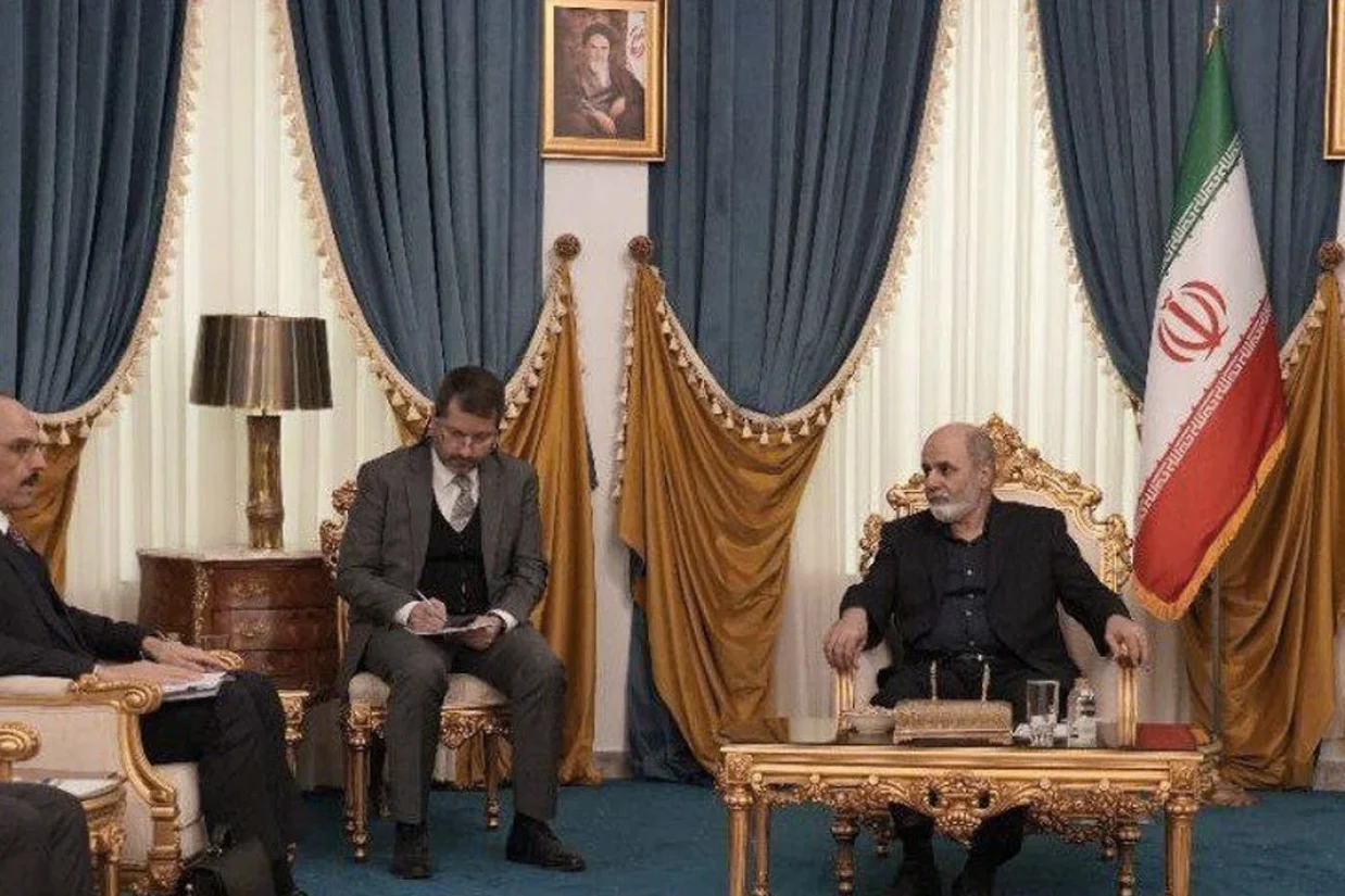 ابراهیم کالین، رئیس سازمان اطلاعات ترکیه (میت)، در سفر به تهران با مقامات ارشد امنیتی جمهوری اسلامی دیدار و درباره تحولات منطقه‌ای، تهدیدات امنیتی و بحران‌های جاری در خاورمیانه گفت‌وگو کرد. بر اساس گزارش‌ خبرگزاری آناتولی ترکیه، ابراهیم کالین، در این سفر با اسماعیل خطیب، وزیر اطلاعات جمهوری اسلامی، و علی‌اکبر احمدیان، دبیر شورای عالی امنیت ملی جمهوری اسلامی، دیدار و تبادل نظر کرده است.