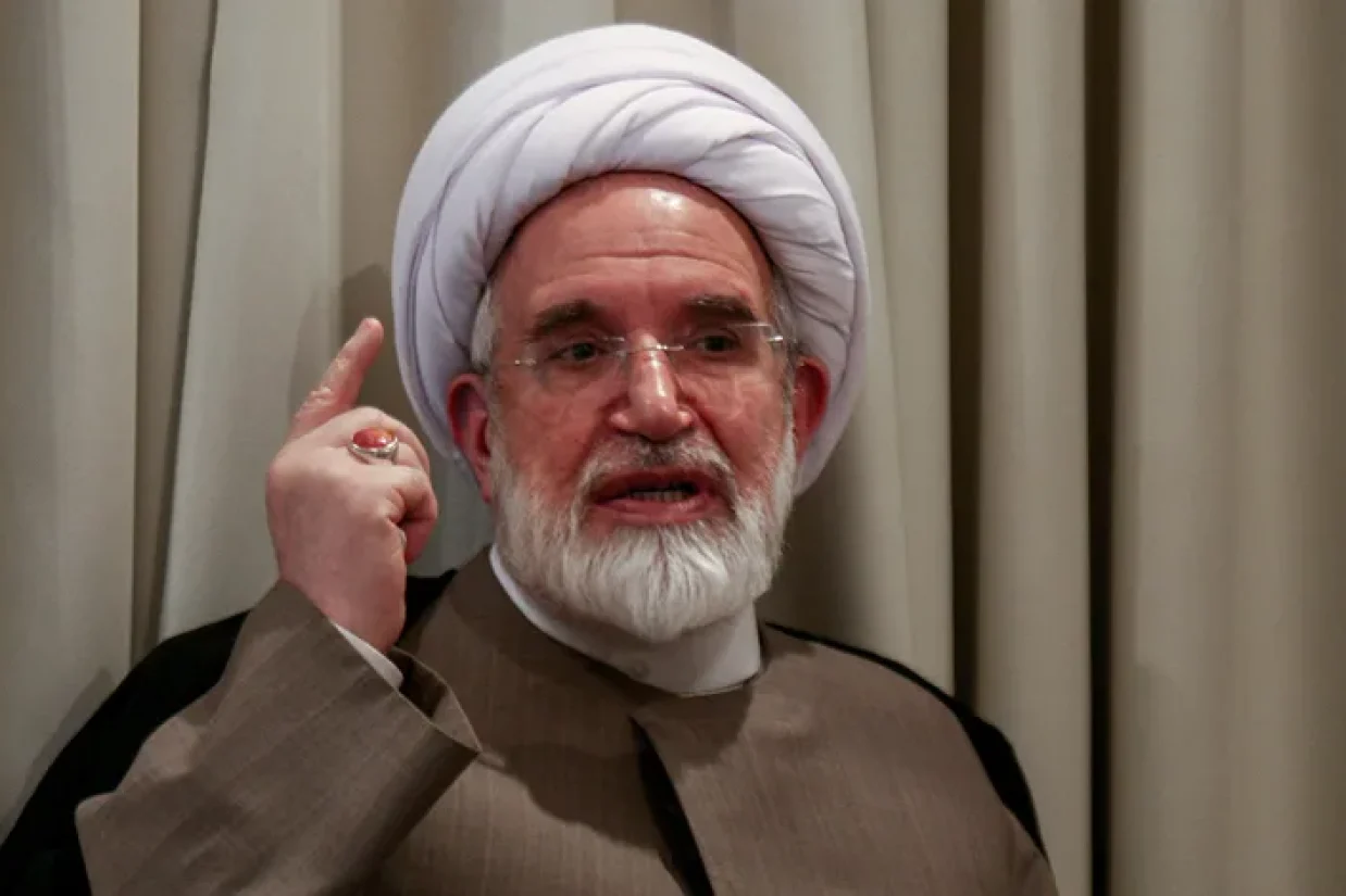 مهدی کروبی، از سران اعتراضات موسوم به «جنبش سبز» عنوان کرده است که رفع حصر تنها در صورتی برای او قابل قبول است که همزمان با «میرحسین موسوی» صورت گیرد.