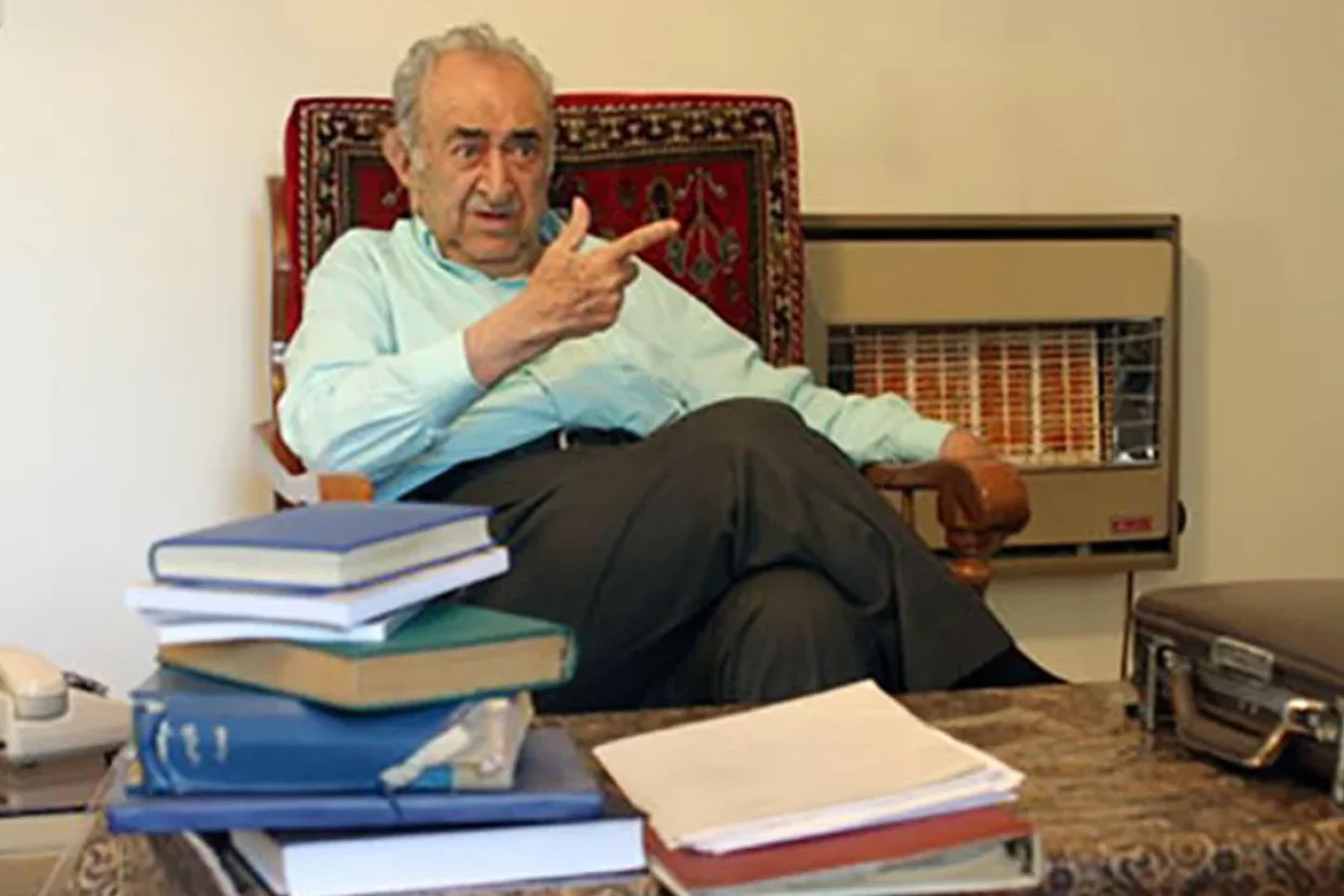 محمد بهمن‌ بیگی سه دهه از عمر خود را صرف آموزش و توانمندسازی، تعمیق و حفظ فرهنگ سنتی عشایر کرد.