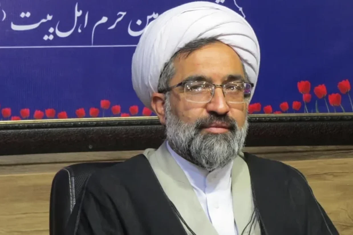محمد صباحی، امام جمعه کازرون بعد از نماز جمعه هدف حمله با سلاح گرم قرار گرفت.