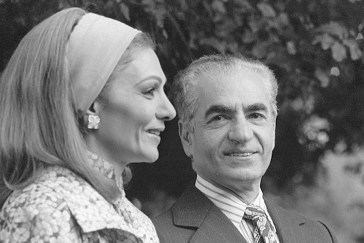 اسناد نشان می‌دهد که بعد از رفتن محمدرضا شاه از ایران، مقامات حزب کمونیست شوروی با این تصور که آمریکا بعد از ایران به دنبال جستجوی پایگاه جدید در افغانستان خواهد بود، به این کشور حمله کردند.