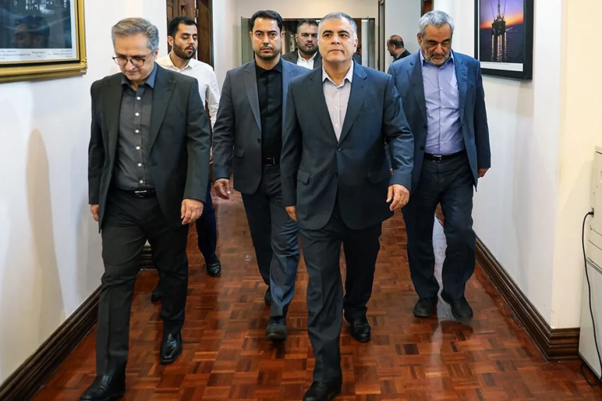 جمهوری اسلامی قرار گرفتن نام محسن پاک‌نژاد، وزیر نفت دولت پزشکیان، در فهرست تحریم‌های جدید ایالات متحده آمریکا را «سخیف و فاقد اعتبار حقوقی»، بیان کرد.