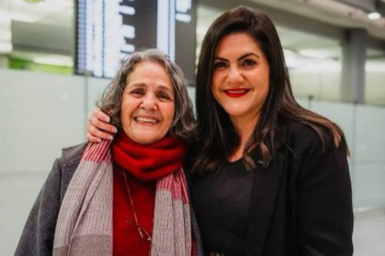 مریم کلارن، فرزند ناهید تقوی از آزادی مادرش از زندان در ایران خبر داد. او در سفری به ایران از طرف نیروهای امنیتی جمهوری اسلامی به اتهام «مشارکت در یک گروه غیرقانونی» بازداشت و به ۱۰ سال و ۷ ماه حبس محکوم شد.