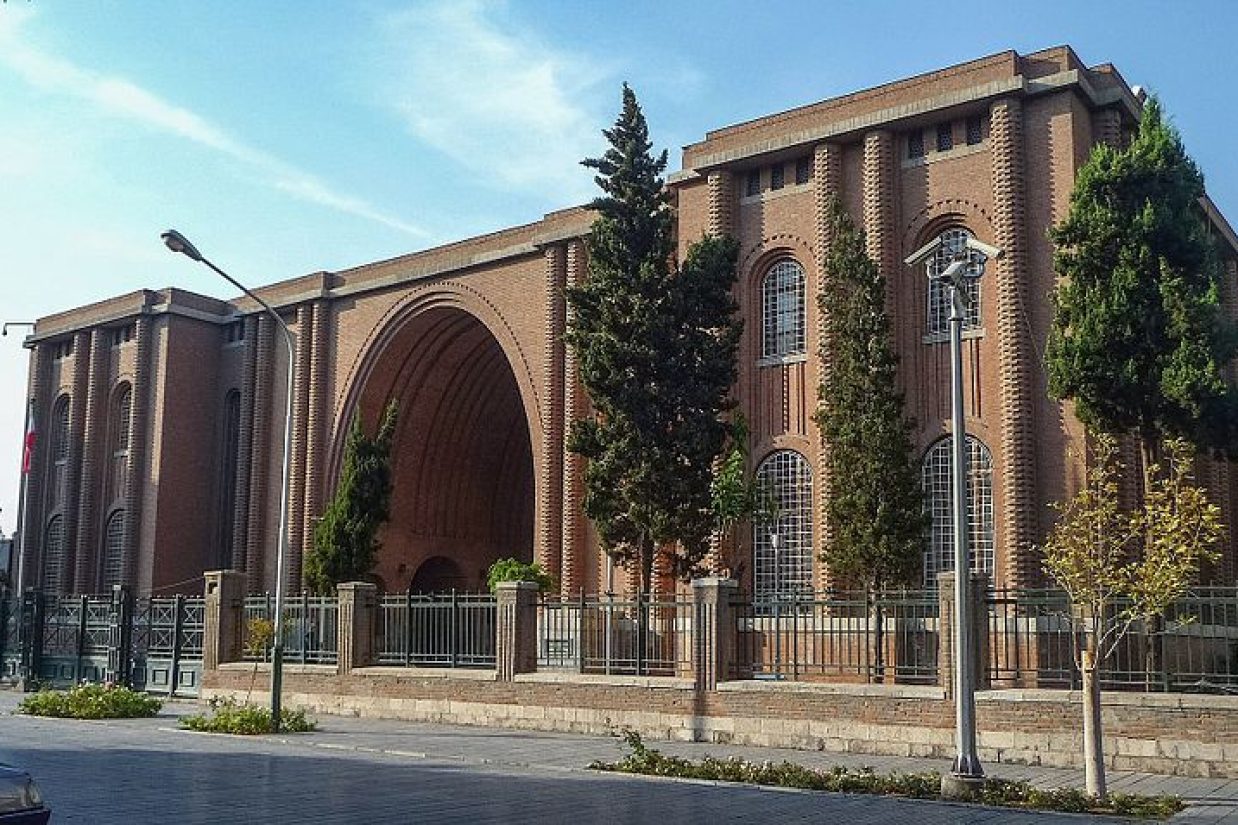 نمایش نماد نور الهی در موزه ملی ایران