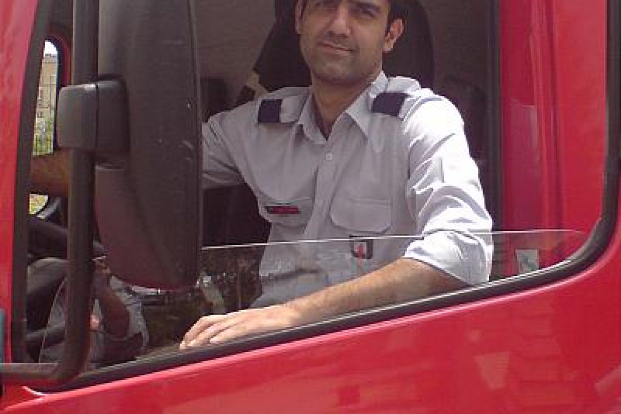 امید عباسی، آتش نشان فداکاری که در طی انجام عملیات جان خود را فدا کرد. (سازمان آتش‌نشانی و خدمات ایمنی شهرداری تهران، http://125.tehran.ir)