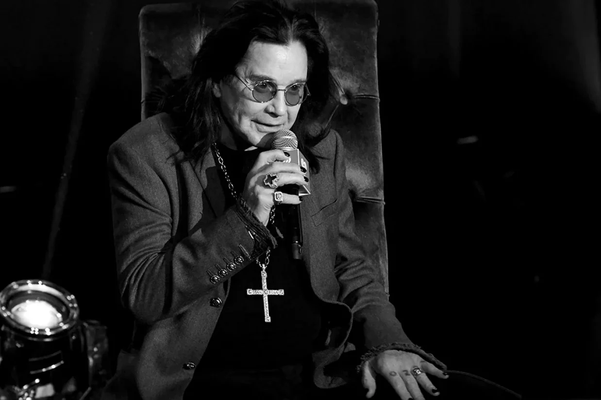 اوزی آزبورن، خواننده اصلی گروه بلک سبث (Black Sabbath) و ستاره موسیقی هوی‌متال، در ۷۶ سالگی و تنها چند هفته پس از تور خداحافظی‌اش درگذشت.