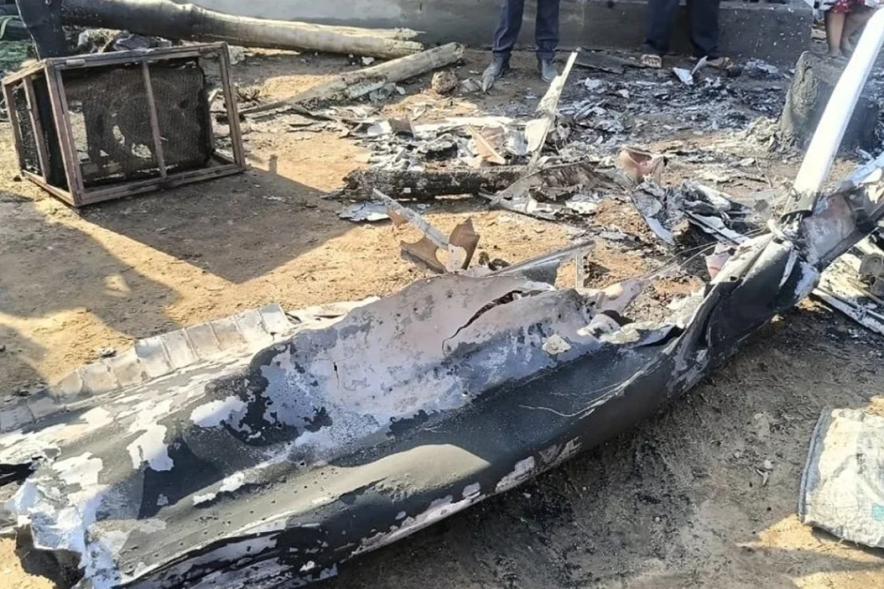 به گفته یک مقام محلی پلیس، روز جمعه یک هواپیمای سبک در شهرستان ساحلی مالیندی کنیا سقوط کرد و سه نفر را روی زمین کشت.