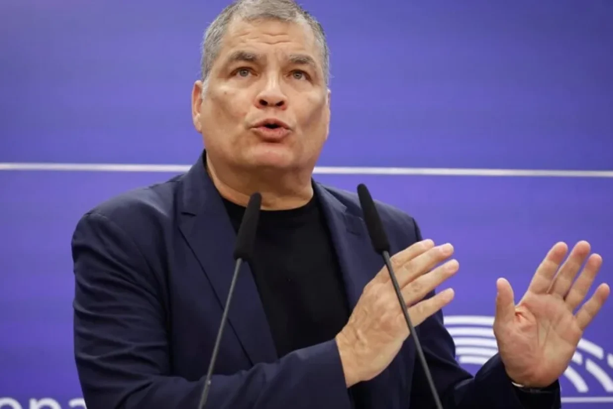 دولت بایدن برای رافائل کورئا، رئیس‌جمهور سابق اکوادور، معاون او و خانواده درجه یک آن ه1ا به دلیل فساد حکم ممنوعیت صدور ویزا صادر کرد.