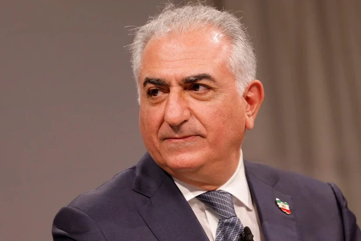 شاهزاده رضا پهلوی در واکنش به خبر آسوشیتدپرس درباره تغییر نام خلیج فارس گفت اگر این خبر واقعیت داشته باشد، جمهوری اسلامی، مقصر است.