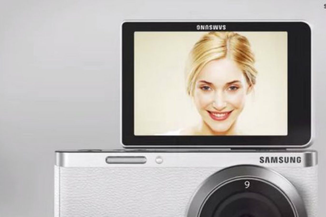 Samsung NX Mini (Screenshot/Samsung/YouTube)