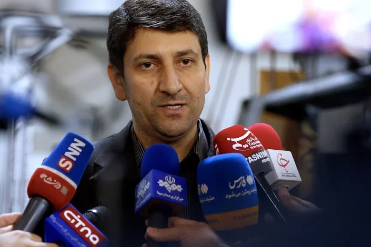 ستار هاشمی، وزیر ارتباطات پس از جلسه هیات دولت اعلام کرد که هرچند رفع فیلترینگ یکی از وعده‌های اصلی دولت بوده، اما برای انجام این کار نباید شتاب‌زده عمل کرد.