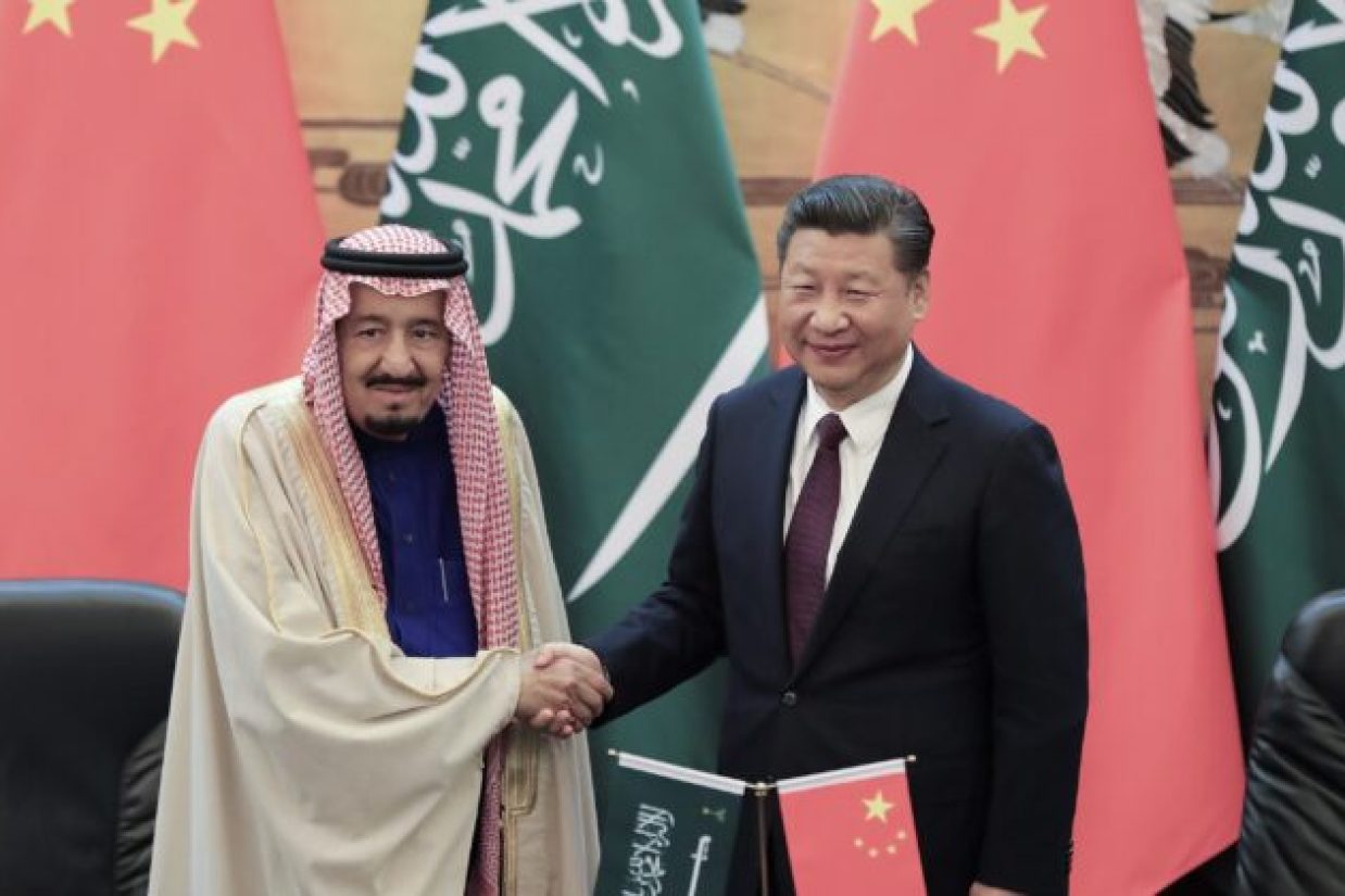 (Lintao Zhang/Pool/Getty Images)
شی جین پینگ و سلمان بن عبد العزيز آل سعود