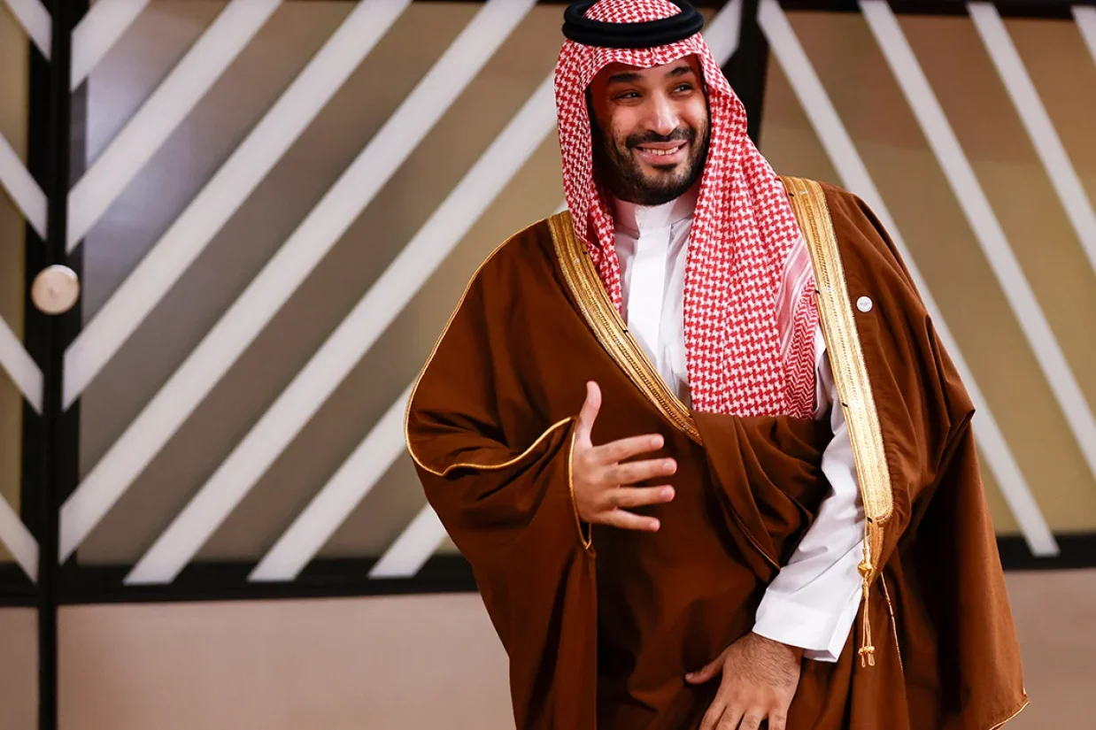 محمد بن سلمان ولیعهد عربستان شرکت «هیومن» را برای توسعه هوش مصنوعی در چارچوب چشم‌انداز ۲۰۳۰ راه‌اندازی کرد.
