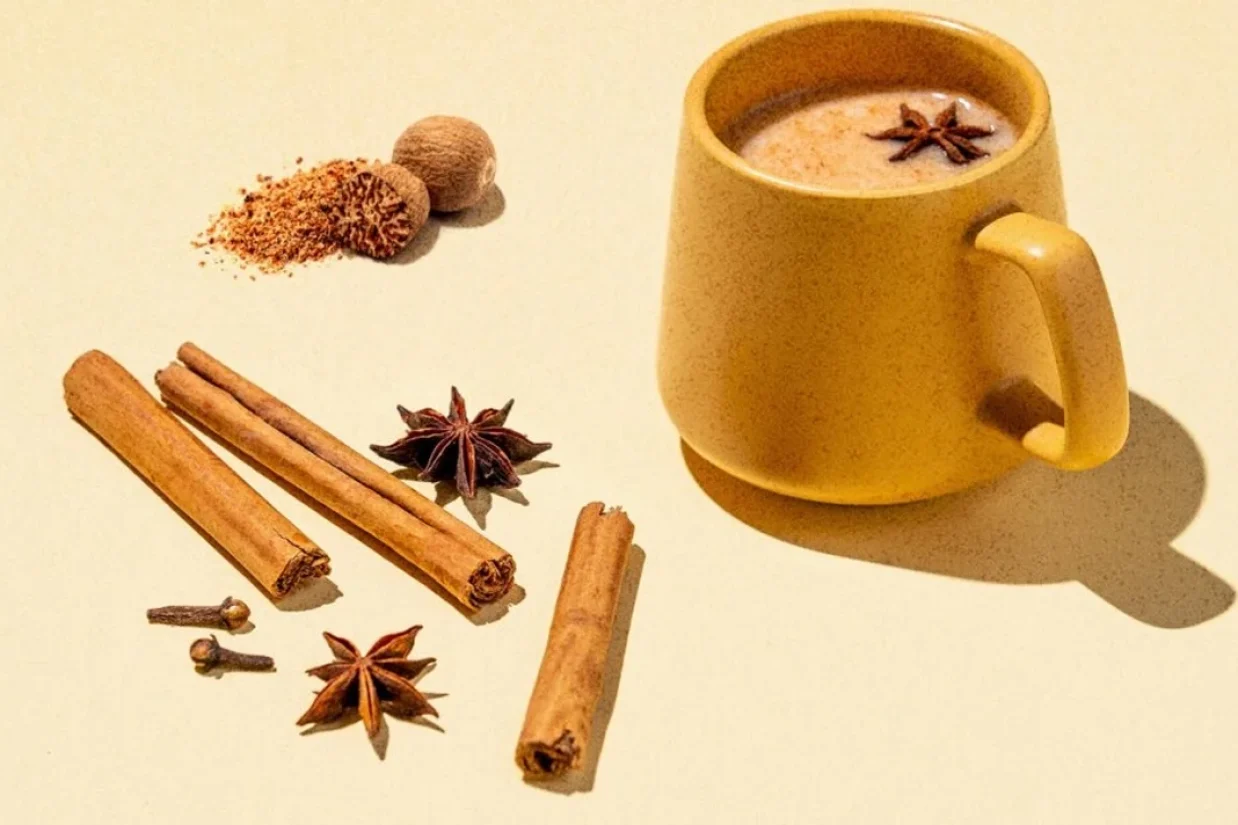 ترکیب ادویه‌های زمستانی بعد از خوردن غذاهای سنگین فصلی می‌تواند تسکین‌دهنده باشد و به هضم غذا کمک کند.