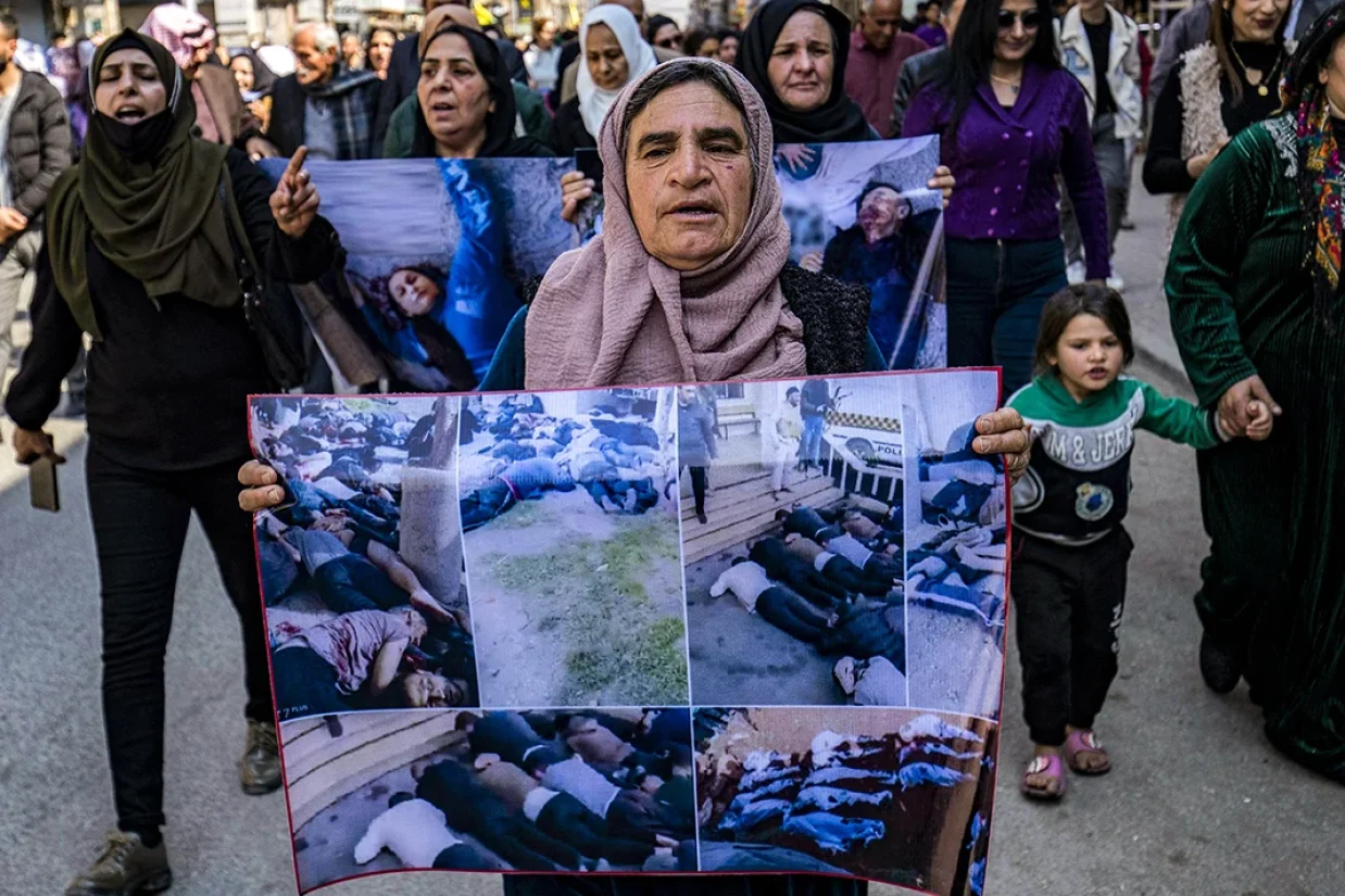 رویترز در تحقیقات خود درباره کشتار علویان سوریه گزارش داد در ماه مارس حدود ۱۵۰۰ علوی سوری کشته و ده‌ها نفر ناپدید شدند و این کشتارها هر چند به شدت ماه مارس نیست، اما همچنان ادامه دارد.