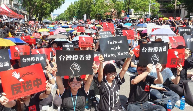 تجمع بیش از 10 هزار تایوانی، در حمایت از تضاهرات مردم هنگ کنگ علیه قانون استرداد - 16 ژوئن 2019 (Wu Min-zhou/The Epoch Times)