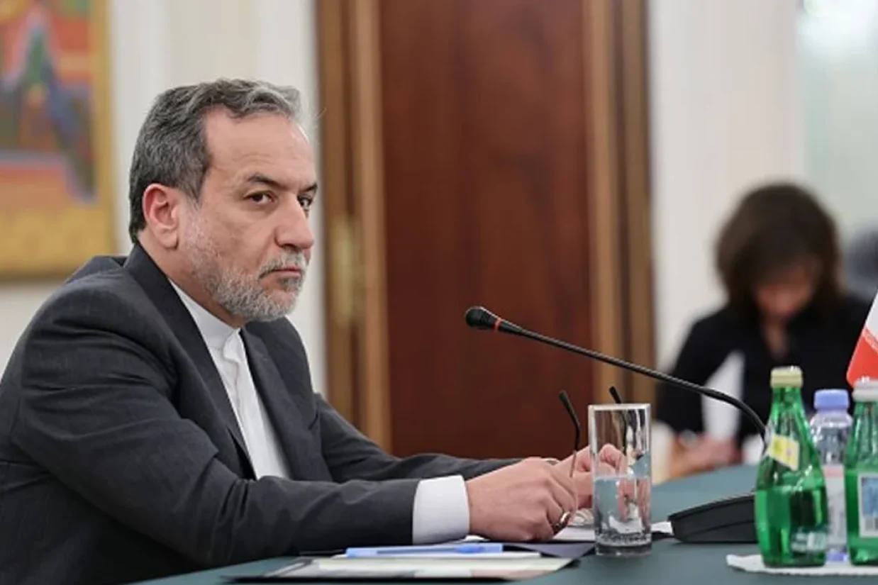 در پی آغاز مذاکرات جمهوری اسلامی و آمریکا در عمان، یک منبع آگاه عمانی به خبرگزاری رویترز اعلام کرد که هدف اصلی این گفت‌وگوها کاهش تنش‌های منطقه‌ای، تبادل زندانیان و دستیابی به توافق‌های محدود برای کاهش تحریم‌ها در ازای کنترل برنامه هسته‌ای جمهوری اسلامی است. این در حالی است که پیشتر مقامات جمهوری اسلامی تأکید کرده‌اند که هدف اصلی مذاکرات، «برنامه هسته‌ای و لغو تحریم‌ها» است.