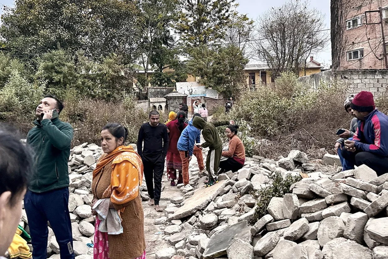 زلزله مرگبار تبت با ۱۲۶ کشته؛ امدادگران در جدال با ارتفاع و سرمای شدید. بیش از ۴۶۵ هزار نفر به پناهگاه‌های موقت منتقل شدند. چالش‌ها همچنان ادامه دارد.