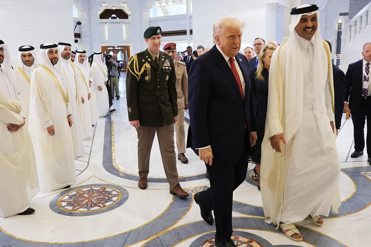 امیر قطر در بدو ورود رئيس جمهور آمریکا، او را مرد صلح خواند که به دنبال برقراری پایان جنگ در خاورمیانه است.