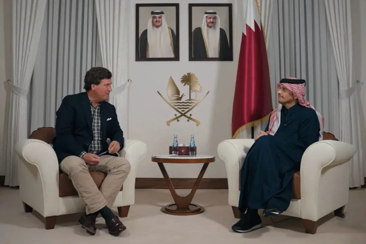 محمد بن عبدالرحمن آل ثانی، نخست‌وزیر و وزیر امور خارجه قطر، در گفت‌وگویی با تاکر کارلسون نسبت به پیامدهای حمله به تأسیسات هسته‌ای جمهوری اسلامی هشدار داد و این اقدام را خطری جدی برای محیط زیست منطقه توصیف کرد.