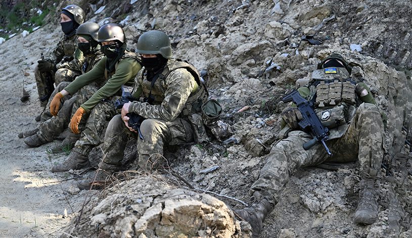 بر اساس گزارش اخیر دیده‌بان حقوق بشر، نیروهای روسیه از ابتدای دسامبر ۲۰۲۳ تاکنون حداقل ۱۵ سرباز اوکراینی را که قصد تسلیم شدن داشتند، اعدام کرده‌اند.