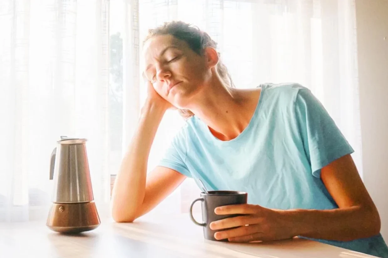 چرا با وجود ۸ ساعت خواب هنوز خسته‌ایم؟ کیفیت خواب، ساعت زیستی و مشکلات پنهان بدن، نقش مهم‌تری از مدت خواب دارند.