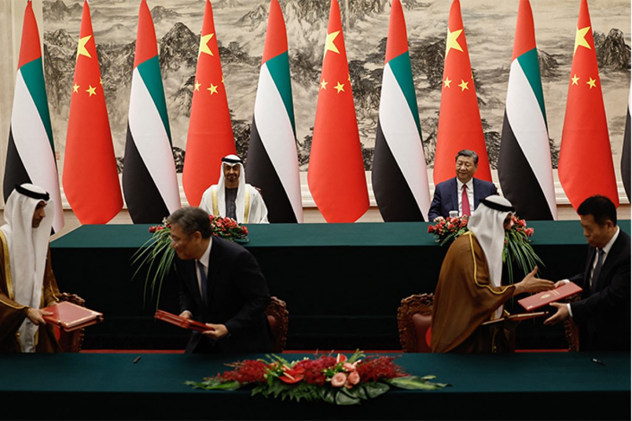 در زمینه احترام به حاکمیت و تمامیت ارضی نیز موازنه و تعادلی در چنین روابطی برقرار نیست. تملق و تمجید از سمت جمهوری اسلامی و بی‌احترامی و دهن‌کجی از سمت چین است.