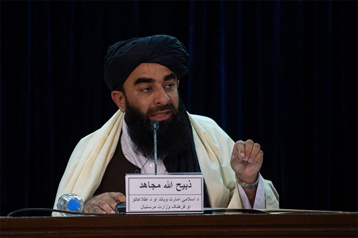 ذبیح‌الله مجاهد، رئیس هیئت طالبان در نشست سوم دوحه از جامعه جهانی خواست که تمام ذخایر ارزی افغانستان را آزاد کند و در اختیار «دافغانستان بانک» تحت کنترل طالبان قرار دهد.