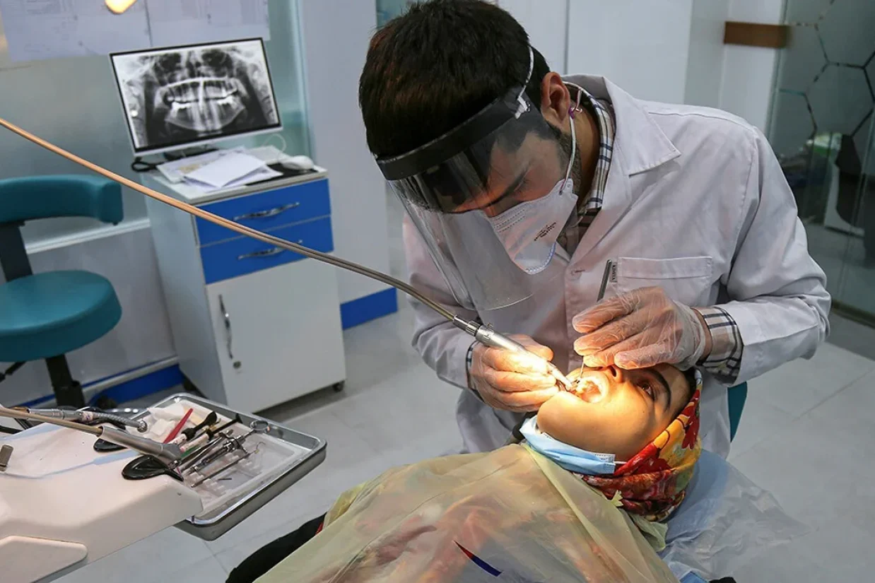 مدیرکل دفتر سلامت دهان و دندان وزارت بهداشت، اعلام کرد که هزینه خدمات دندان‌پزشکی در ایران به‌طور میانگین نزدیک به ۶۳ درصد رشد داشته است.