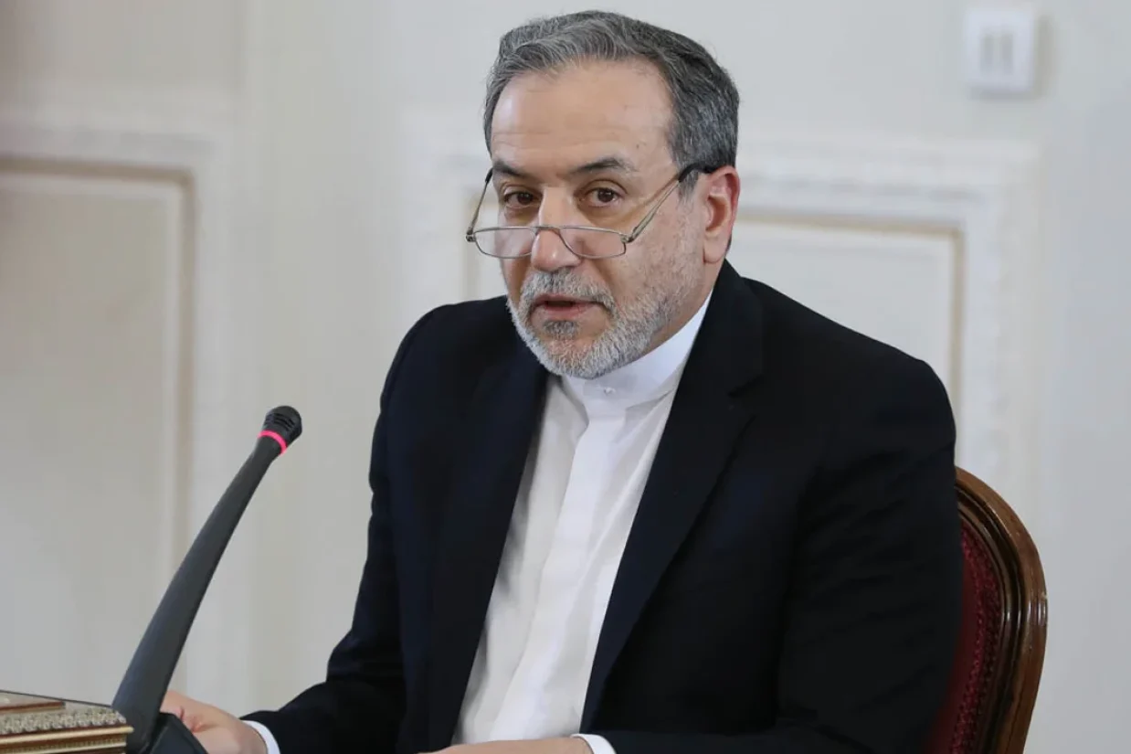 عباس عراقچی، وزیر امور خارجه جمهوری اسلامی ایران، گفت که تهران در صورت رفع تحریم‌ها، آمادگی دارد گفت‌وگو درباره برنامه هسته‌ای را از سر بگیرد. او بیان کرد که این گفت‌وگو باید در چارچوب «اعتمادسازی متقابل» انجام شود.