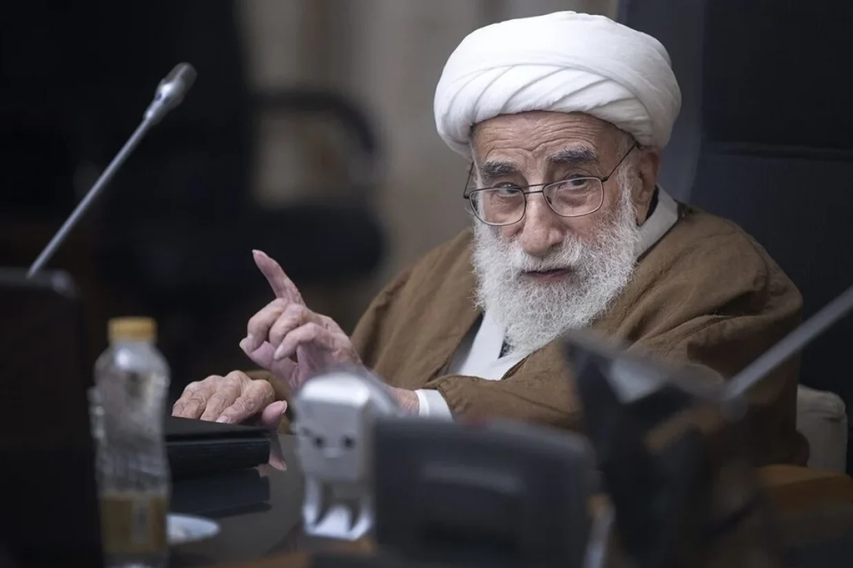 سخنگوی شورای نگهبان جمهوری اسلامی از ابقای احمد جنتی، دبیر ۹۹ ساله این شورا برای یک سال دیگر خبر داد.