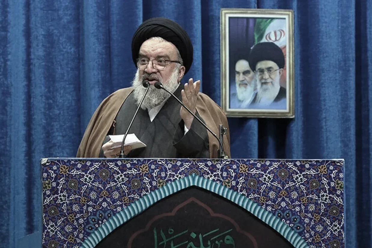 احمد خاتمی، امام جمعه موقت تهران وعده «شخم زدن تل‌آویو و حیفا» را با موشک‌های دوربرد ایران داد.