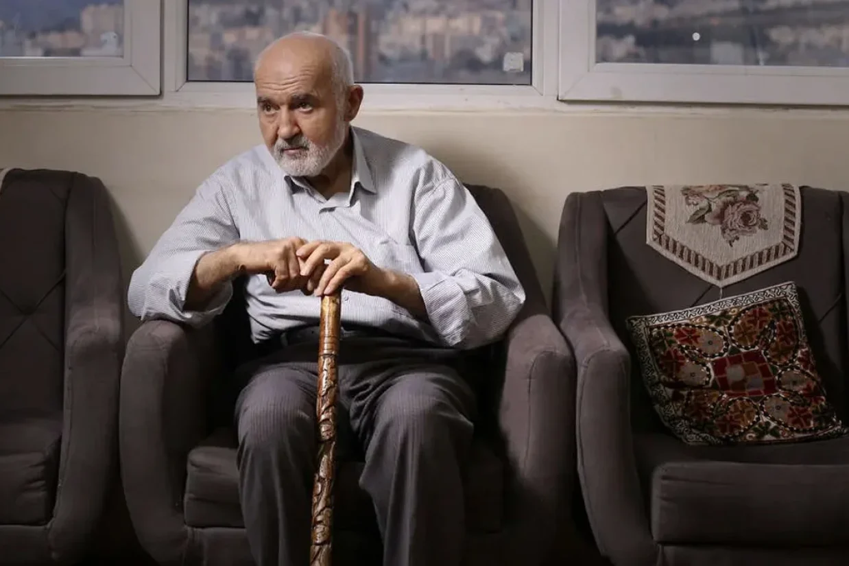 رسانه‌های داخلی ایران گزارش دادند احمد توکلی،‌ عضو «مجمع تشخیص مصلحت نظام» به دلیل عارضه شدید قلبی در سن ۷۴ سالگی در تهران درگذشت.