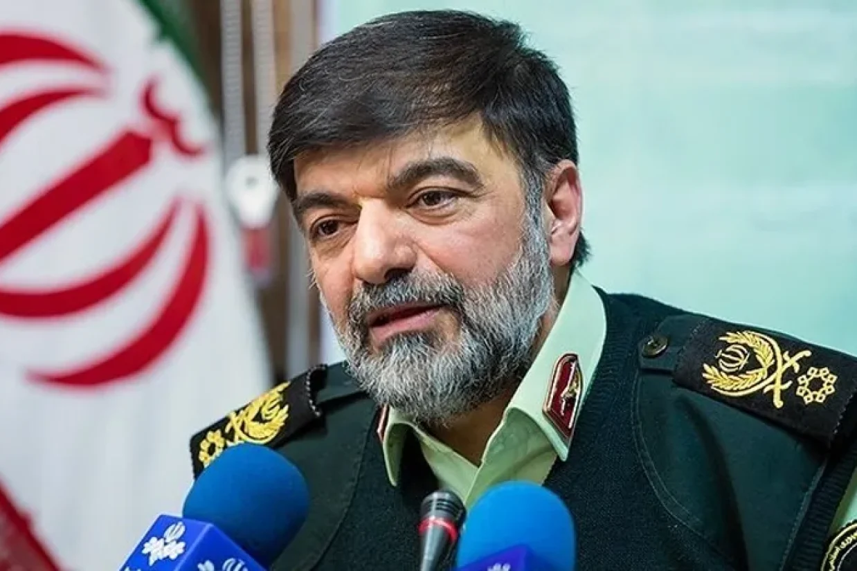 احمدرضا رادان، فرمانده نیروی انتظامی جمهوری اسلامی گفته است که تا پایان سال یعنی شش ماه دیگر، حدود ۲ میلیون مهاجر افغانستانی فاقد مجوز اقامت در ایران را اخراج می‌کند.