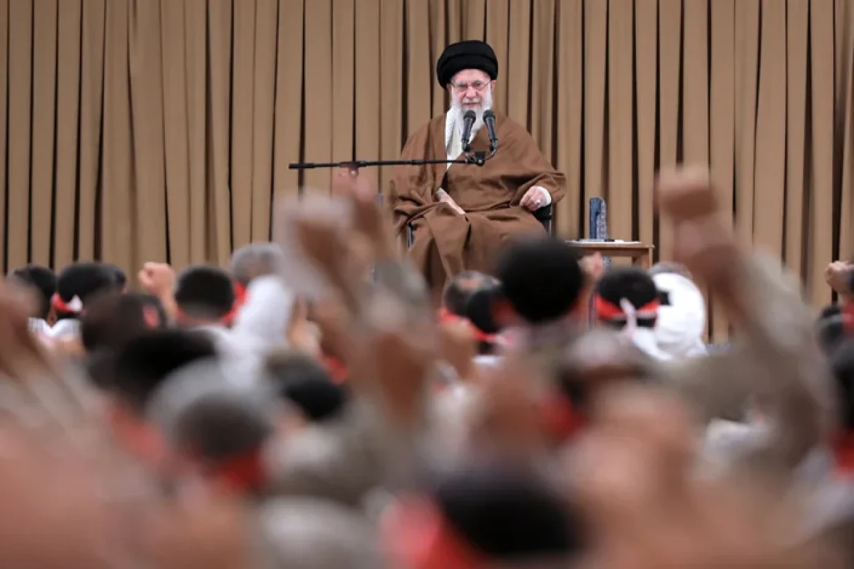 علی خامنه‌ای، رهبر جمهوری اسلامی روز دوشنبه، ۵ آذر گفت که حکم دیوان بین‌المللی کیفری لاهه برای بازداشت بنیامین نتانیاهو کافی نیست، باید حکم اعدام برای او صادر می‌شد.