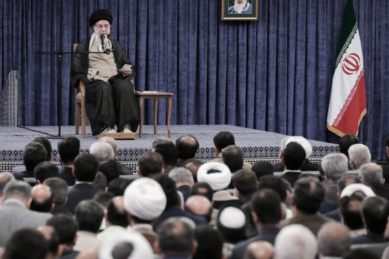 رهبر جمهوری اسلامی در واکنش به حادثه انفجار بندر رجایی، اعلام کرد که حوادثی از این دست در همه‌جا ممکن است رخ دهد و قابل جبران است.