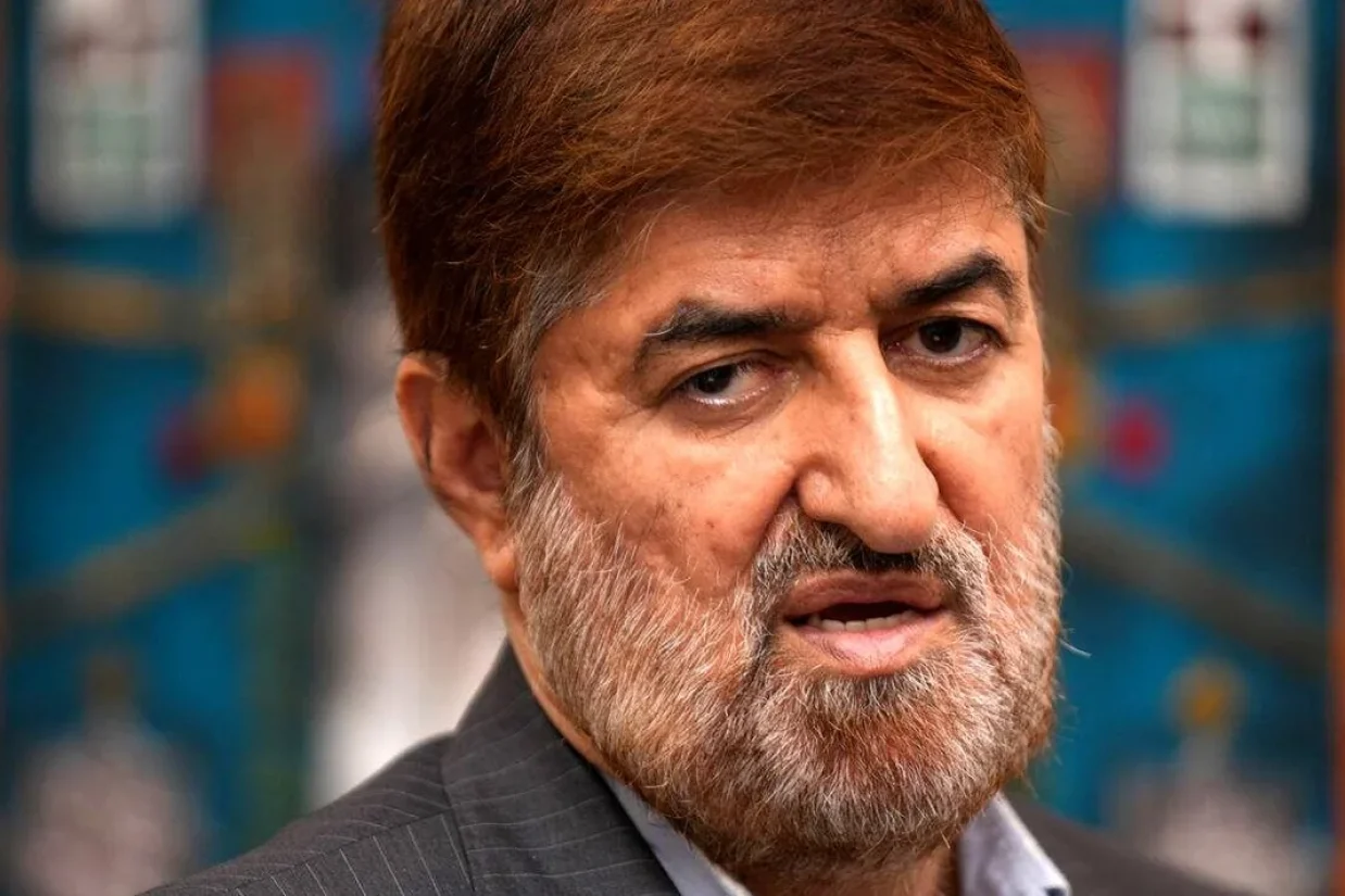 علی مطهری گفته است که در صورت ارائه درخواست از سوی دونالد ترامپ برای دیدار با مسعود پزشکیان در جریان سفر او به نیویورک، رئیس‌‌دولت جمهوری اسلامی باید این دیدار را در راستای «منافع ملت» بپذیرد.