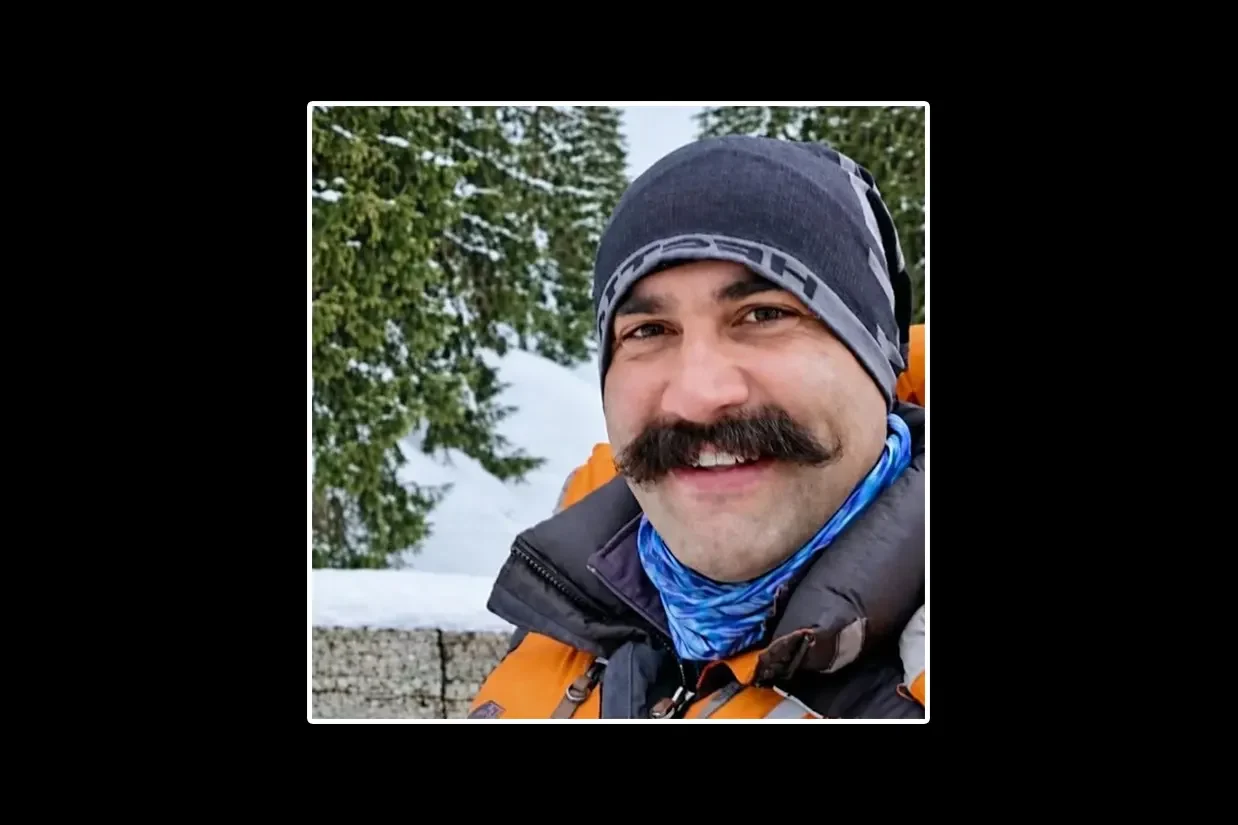 منابع خبری گزارش دادند علی‌سینا مصطفوی، کوهنورد حرفه‌ای و موزیسین اهل کرمان به بند انفرادی زندان شهاب کرمان منتقل شده و خانواده‌اش برای ملاقات آخر فراخوانده شده‌اند.