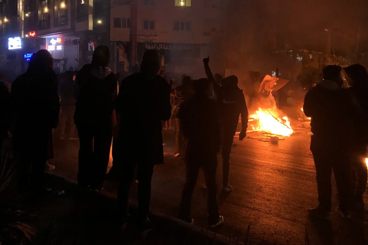 خبرنامه امیرکبیر گزارش داد هویت دست‌کم ۱۳۰ دانشجو که در جریان «انقلاب ملی شیر و خورشید» جان خود را از دست داده‌اند، تا صبح شنبه ۲۵ بهمن احراز شده است.