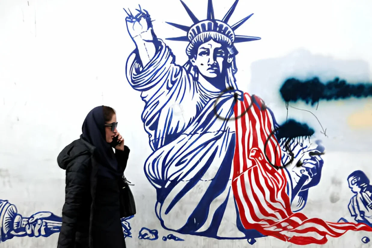 دونالد ترامپ، رئیس‌جمهور ایالات متحده، نوشت: ترجیح می‌دهم یک توافق صلح‌ هسته‌ای معتبر امضا شود که به ایران اجازه دهد به‌طور صلح‌آمیز رشد کند و شکوفا شود.