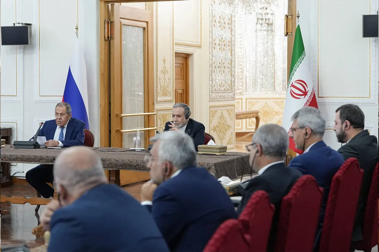 عباس عراقچی، وزیر امور خارجه جمهوری اسلامی، کشورهای اروپایی را به مشارکت در جنگ علیه ایران متهم کرد و مدعی شد که دولت‌های اروپایی با «اشتباهات محاسباتی» تصور می‌کردند می‌توانند جمهوری اسلامی را وادار به تسلیم کنند.