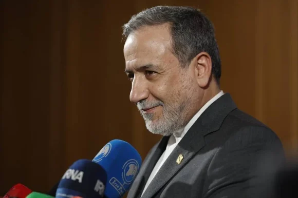 عباس عراقچی گفت تهران هنوز تصمیمی برای ازسرگیری مذاکرات غیرمستقیم با ایالات متحده نگرفته و تماس‌های قطر و پاکستان با تهران را نباید به معنای آغاز مذاکرات جدید دانست.
